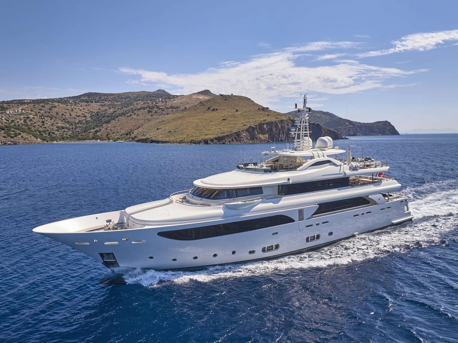 Palatial yacht image 1