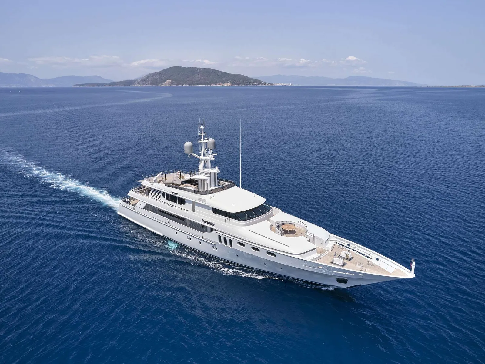 Invader yacht image 1