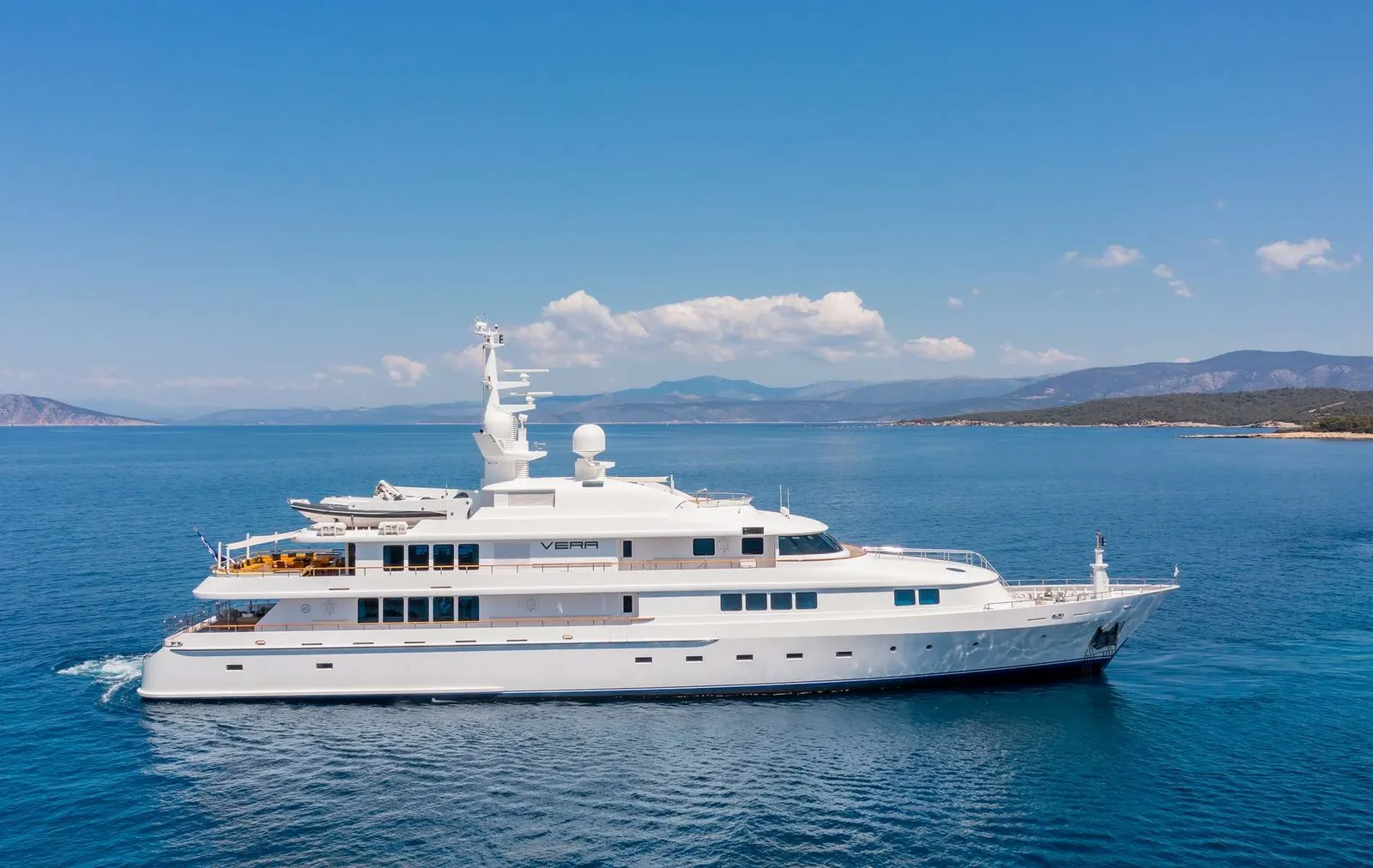 Vera yacht image 1