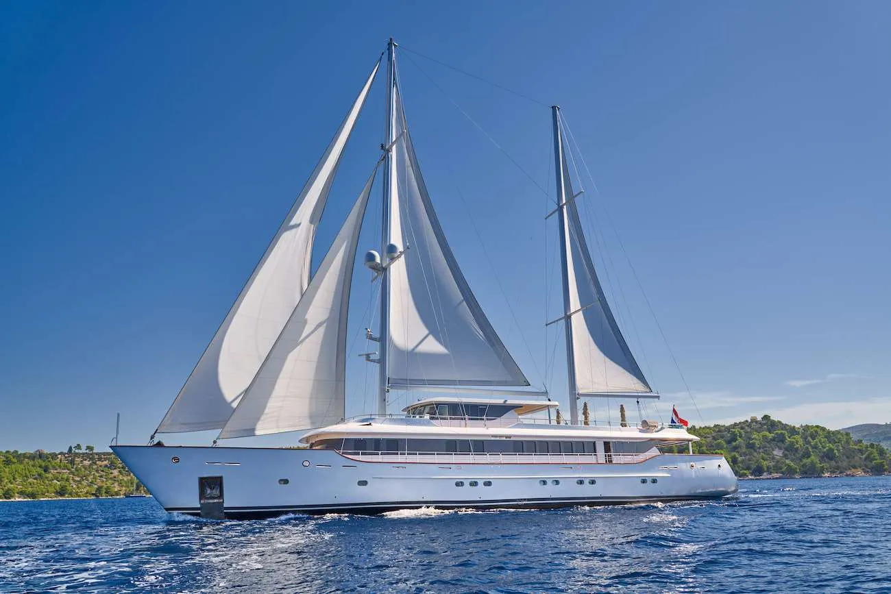 Omnia yacht image 1