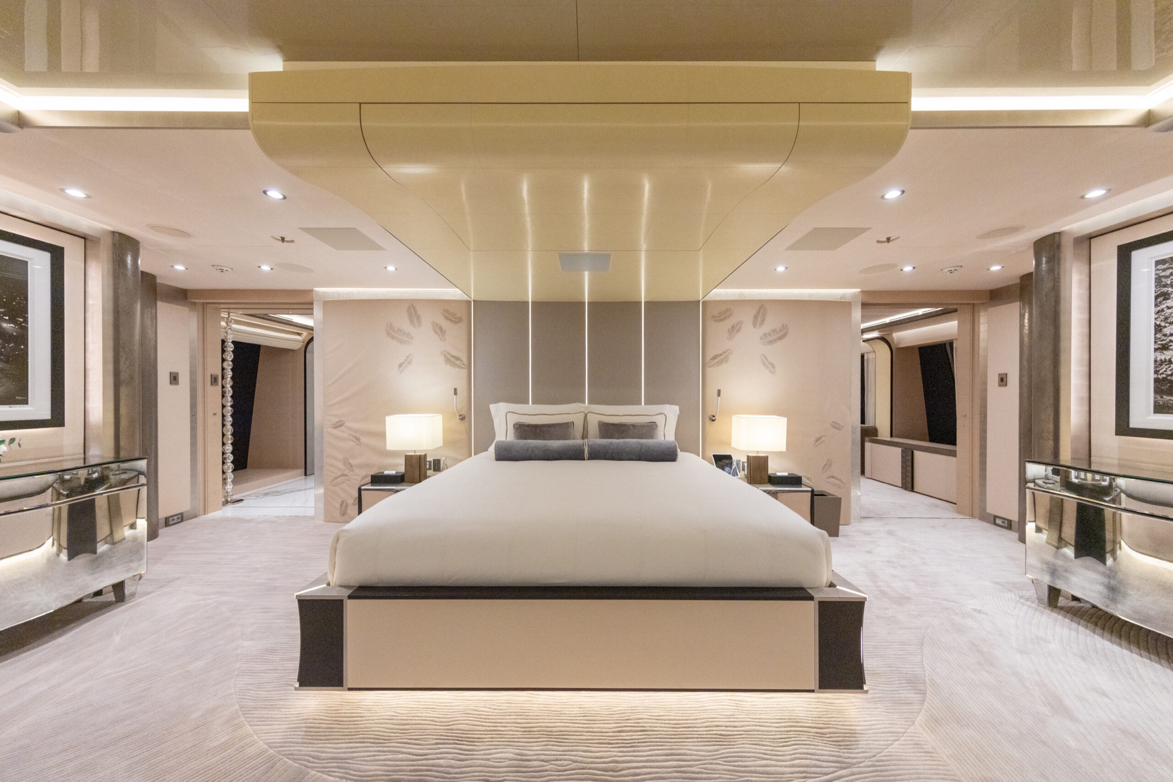Guest suite with a large double bed