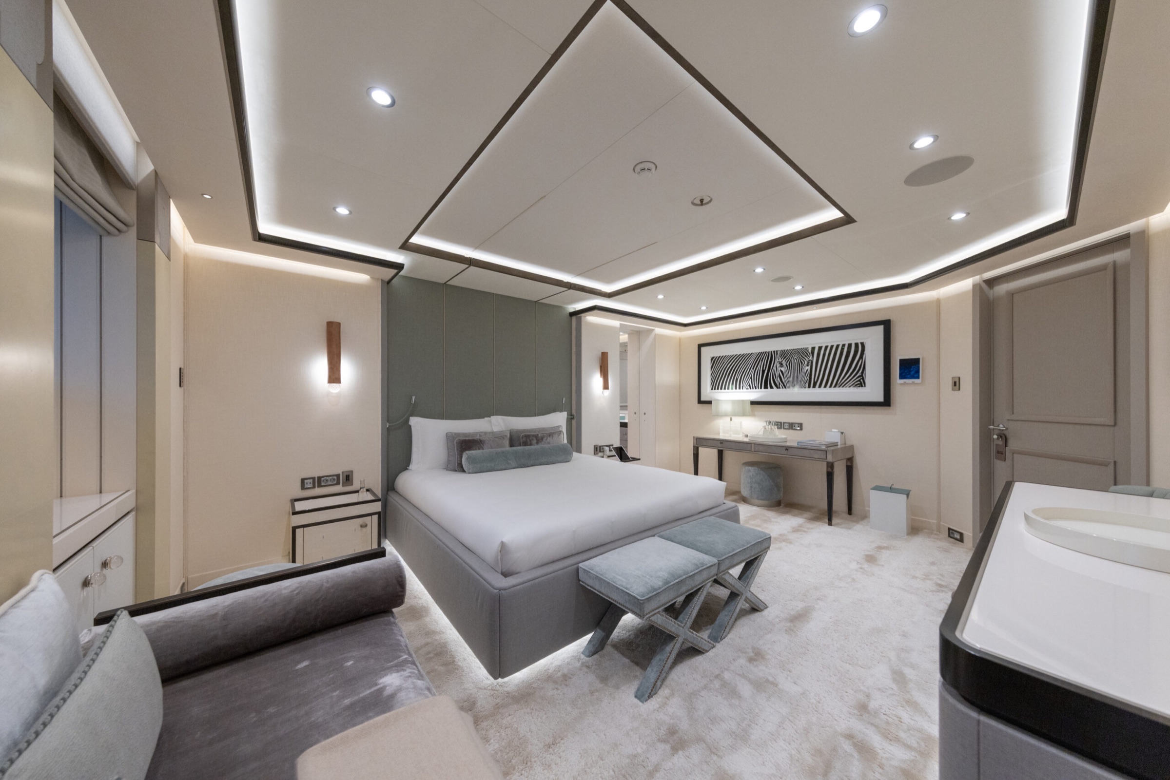 Guest cabin with a double bed